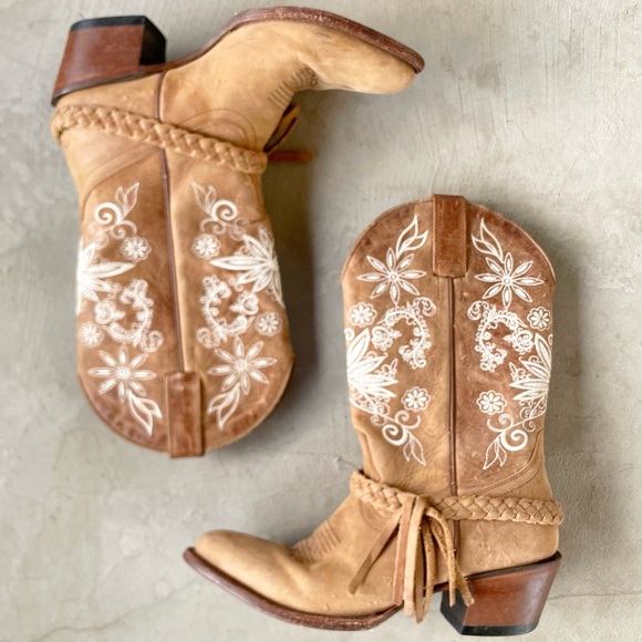 Shyanne Shoes - Shyanne | Embroidered Cowgirl Boots